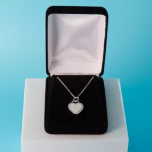 Heart pendant necklace